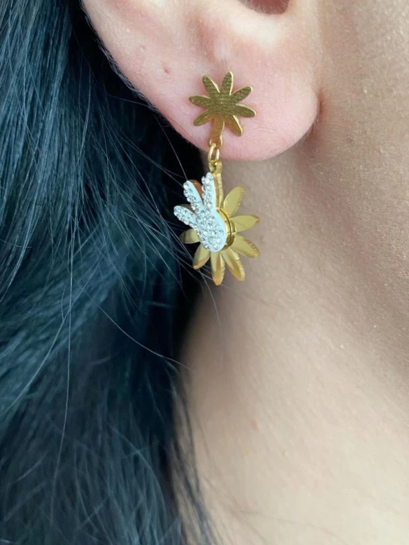 Parlak Taş İşlemeli Papatya Model Kadın Küpe - 3