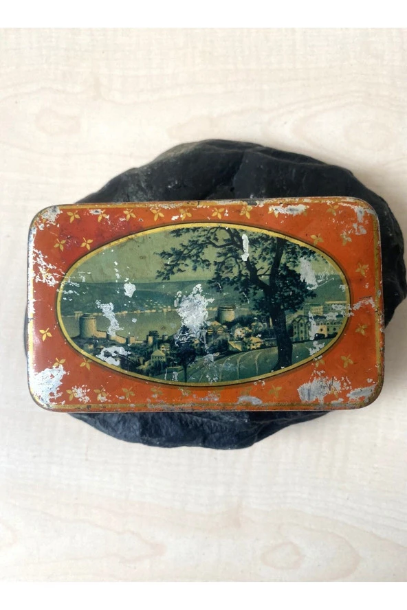 BESLER BİSKÜVİ VE ŞEKERLEME FABRİKASI YAZILI TENEKE KUTU