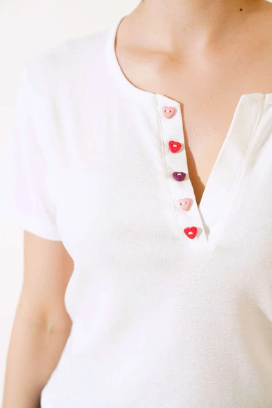 V Yaka Renkli Düğmeli Bluz Ekru - Resim 4