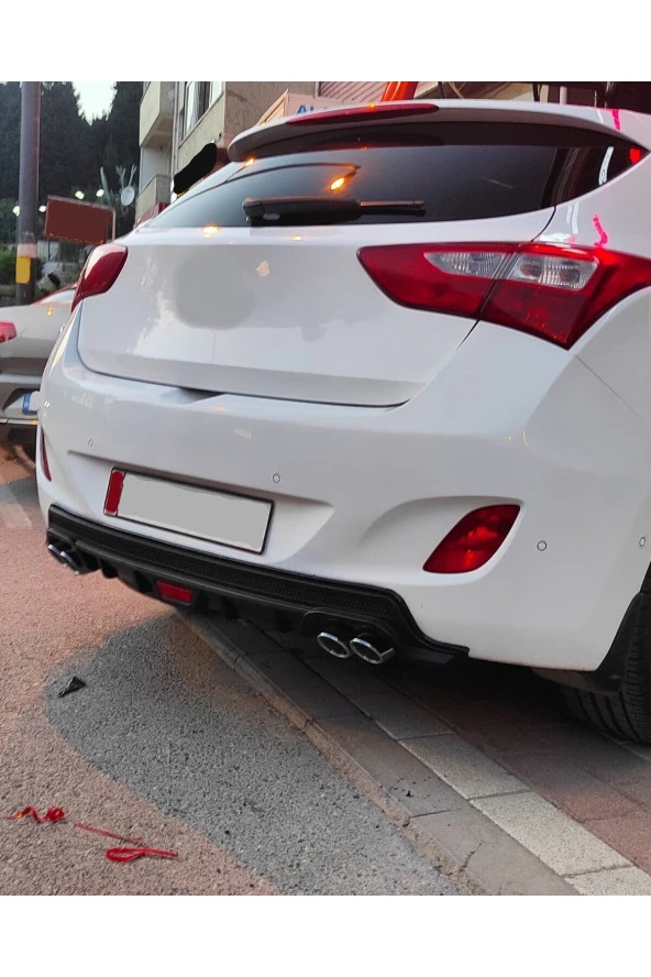 OTO H.İ.T.  HYUNDAİ İ30 UYUMLU BODY KİT DİFÜZÖR 4 ÇIKIŞ YUVARLAK SİYAH MODEL 2