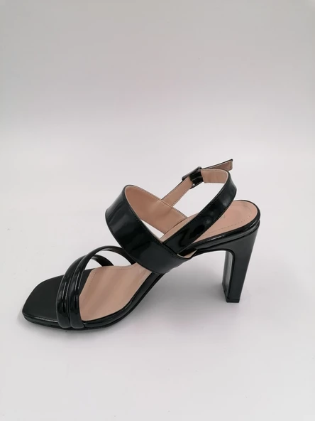 SOLMAZ MSM SİYAH RUGAN TOPUKLU AYAKKABI - Resim 2