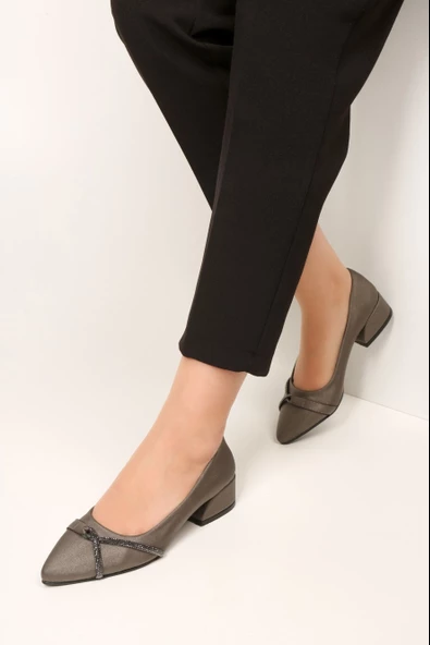 SOLMAZ KELLY PLATİN SATEN TAŞLI TOPUKLU AYAKKABI - Resim 2