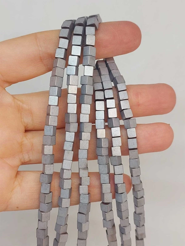 Hematit Taşı Küp Şekilli 4mm Dizi (49668) ürün görseli