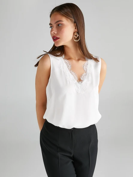 Faik Sönmez Dantel Detaylı V Yaka Kolsuz Kadın T-Shirt - Minimalist - 8