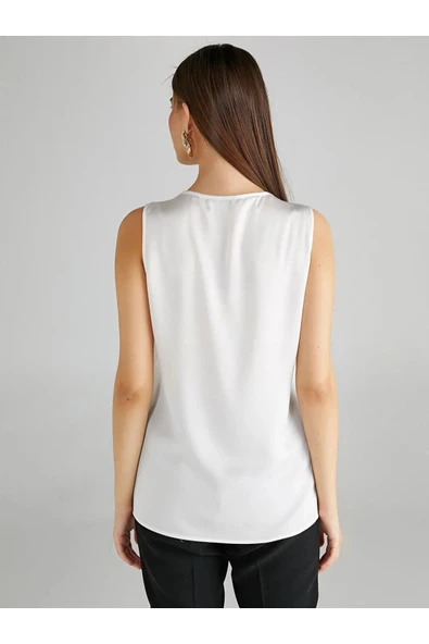 Faik Sönmez Dantel Detaylı V Yaka Kolsuz Kadın T-Shirt - Minimalist - 5