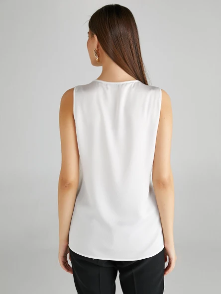 Faik Sönmez Dantel Detaylı V Yaka Kolsuz Kadın T-Shirt - Minimalist - 10