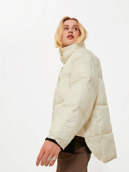 Jack&Jones JJXX Oversize Kapüşonlu Şişme Mont - Kışlık Sıcaklık ve Şıklık - 5