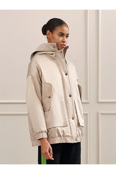 Unique Mode Oversize Kapüşonlu Kadın Mont - Minimalist Günlük Stil