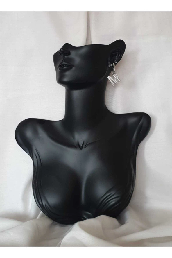 Zirkon Taşlı M Harf Figürlü Çelik Küpe ürün görseli