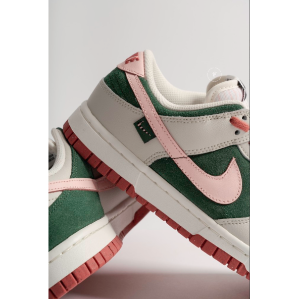 Nike Dunk Low SE All Petals United - 3