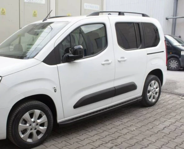 PROACE KISA ŞASE 2019 2020 2021 2022 2023 2024  TAVAN ÇİTASI PORTBAGAJ SİYAH ürün görseli