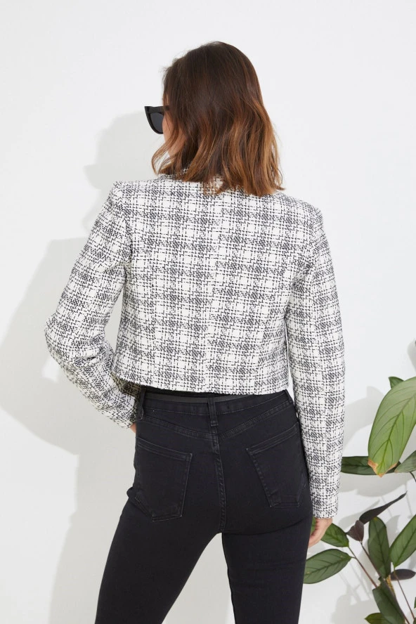 Kadın Siyah Slim Fıt Kruvaze Yaka Dokuma Desen Kısa Ceket ŞULE-4347 - 6