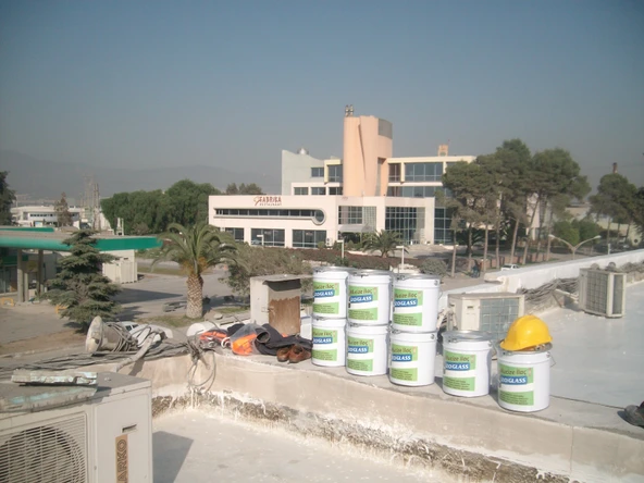 İzo White Glass Beyaz Mucize İlaç Solvent Bazlı Dış Cephe Yalıtım Örtüsü 5 Kg - Resim 2