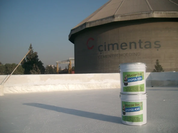 İzo White Glass Beyaz Mucize İlaç Solvent Bazlı Dış Cephe Yalıtım Örtüsü 2.5 Kg - 3