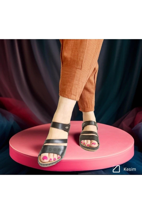Kadın Günlük Cırtlı Ayarlanabilir Çiçek Motifli Sandalet