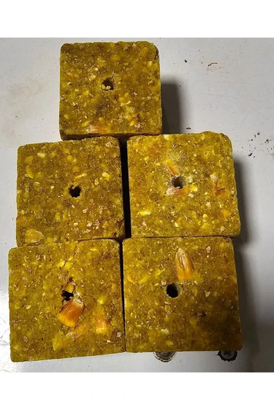 Sazan Yemleme( Balık Yemi )delikli Kare Mısır Küspesi Ortalama 2 Kilo