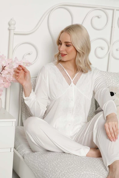 Dreamy Premium Kutulu Dantel İşlemeli Düğmeli Uzun Kollu Pijama Takımı