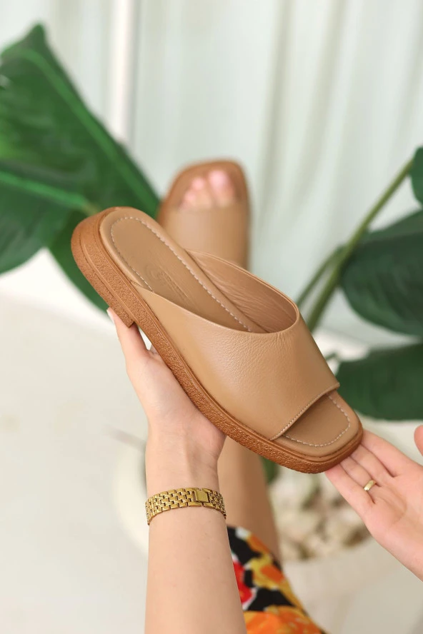 Hakiki Deri Kalın Bantlı Ortopedik Tasarım Günlük Kullanıma Uygun Kadın Terlik - Resim 3