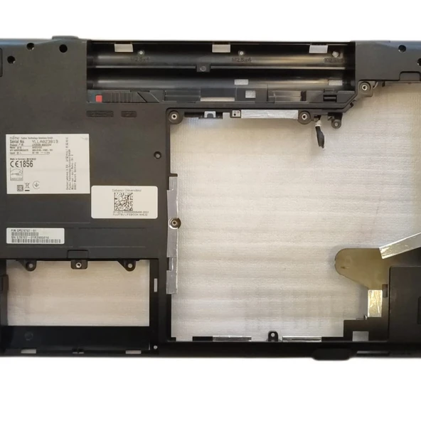 Fujitsu Lifebook AH532 Alt Kasa