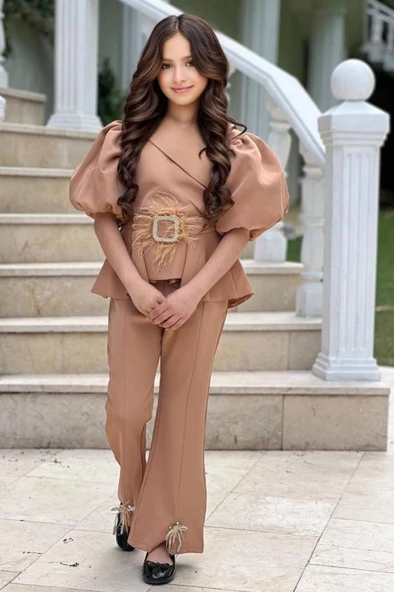 Kız Çocuk Fermuar ve Kemer Detaylı Kruvaze Yaka Bej Alt Üst Takım ürün görseli