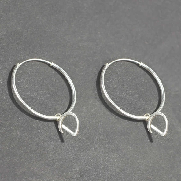 925 Ayar Gümüş Kişiye Özel Harf Halka Küpe ürün görseli 1