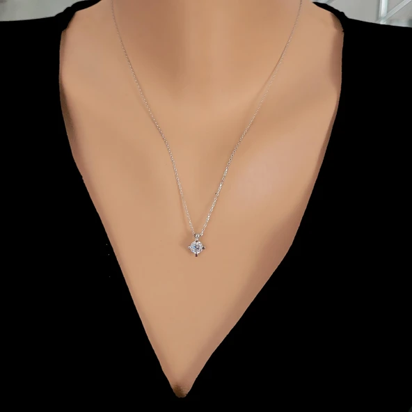 925 Ayar Gümüş 0,60 ct Pırlanta Görünümlü Tek Taş Kolye ürün görseli