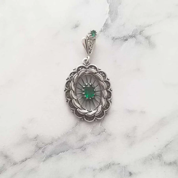 925 Ayar Gümüş Oval Zümrüt Taşlı Kolye Ucu ürün görseli