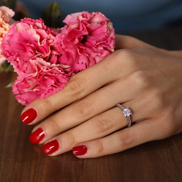 925 Ayar Gümüş 1 ct Görünümlü Tektaş Yüzük ürün görseli 1