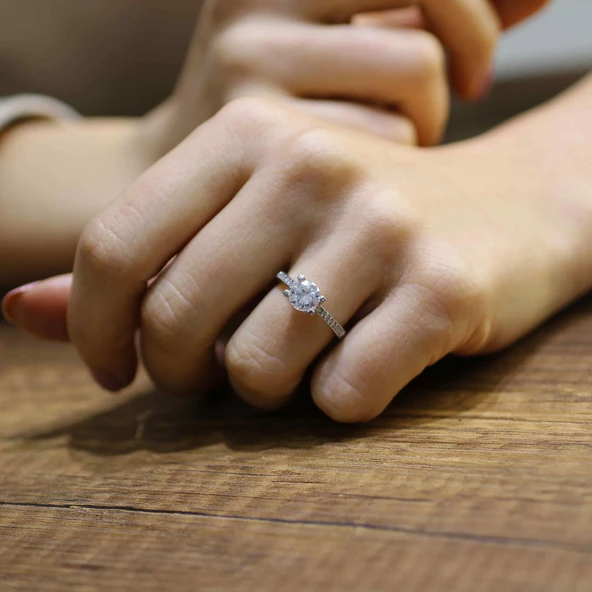925 Ayar Gümüş 1,35 ct Görünümlü Tektaş Yüzük - Resim 2