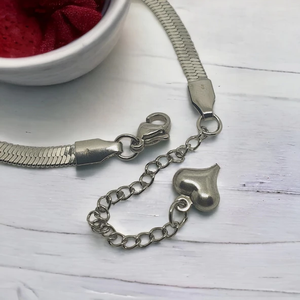 Gümüş Rengi Görünümlü Kalpli Boy Ayarlı Bileklik - Resim 3