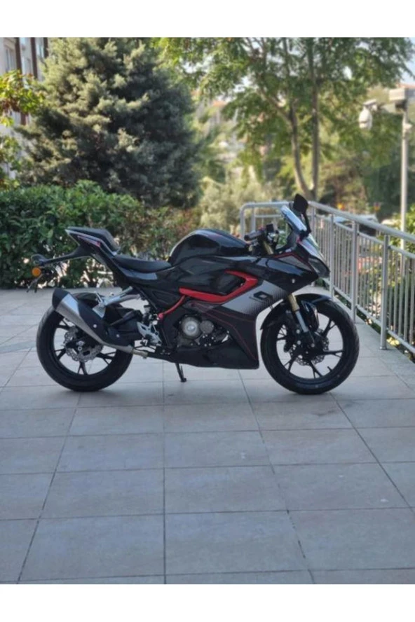 QJ Motor Srk 125 R Siyah-kırmızı