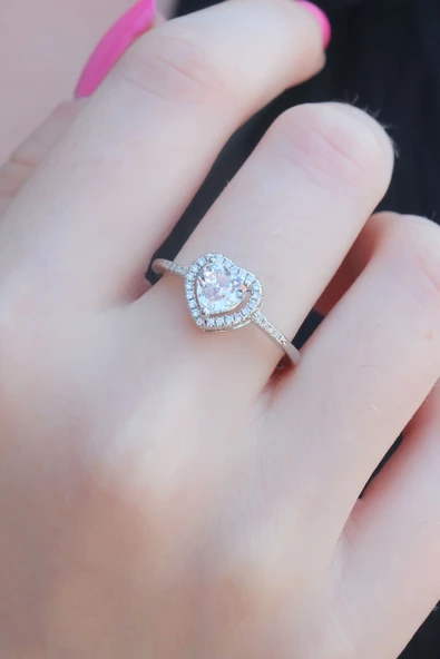 Gümüş Renk Zirkon Taşlı Kalp Model Charm Pirinç Kadın Yüzük - TJ-BYK2655