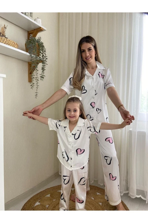 Anneler Günü kombini kalpli anne-kız pijama partisi saten (FİYAT BİR TAKIM İÇİN GEÇERLİDİR)