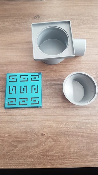 DUŞ YER SÜZGECİ METAL KAPAKLI KOKU ÖNLEYİCİLİ YANDAN ÇIKIŞLI 10X10CM ürün görseli