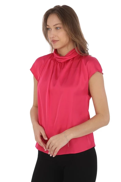 Yaka Drape Detaylı Saten Bluz 01-Fuşya - 2