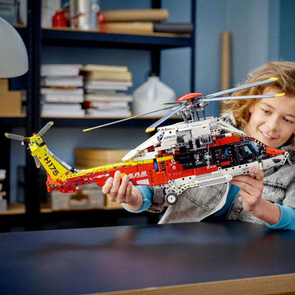 LEGO Technic Airbus H175 Kurtarma Helikopteri 42145 - 11 Yaş ve Üzeri Yapım Seti (2001 Parça) - 4
