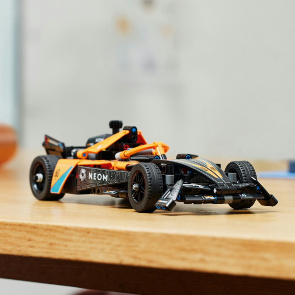 LEGO Technic Neom Mclaren Formula E Yarış Arabası 42169 - 9 Yaş ve Üzeri Model Yapım Seti (452 Parça) - 7