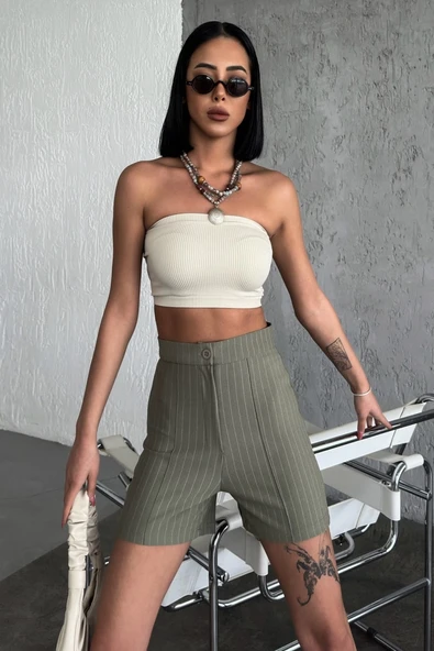 Zarif Ve Şıklığı Bir Arada Sunan Yüksek Bel Krep Esnek Çimalı Çizgili Şort Haki ürün görseli