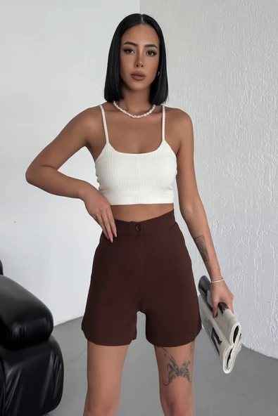 Tarz Ve Rahatlığı Bir Arada Sunan Yüksek Bel Esnek Likralı Krep Şort Kahverengi ürün görseli