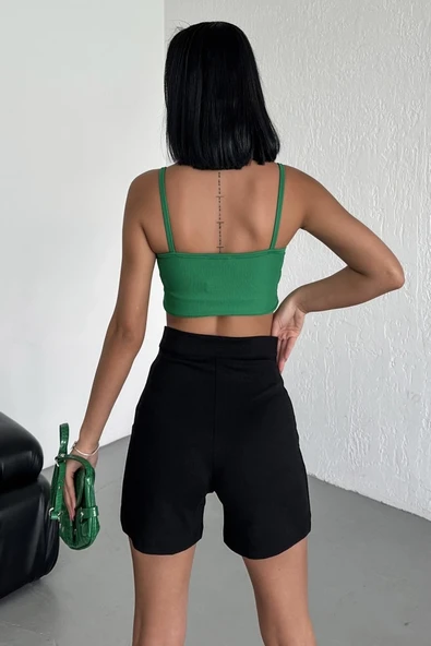 Tarz Ve Rahatlığı Bir Arada Sunan Yüksek Bel Esnek Likralı Krep Şort Siyah - Resim 4