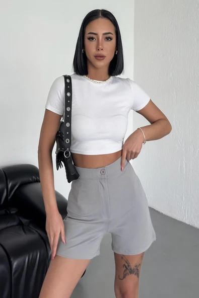 Tarz Ve Rahatlığı Bir Arada Sunan Yüksek Bel Esnek Likralı Krep Şort Gri ürün görseli