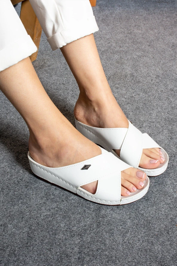 Albishoes Kadın Rahat Yumuşak Çapraz Anatomik 4,5 cm Hafif Topuklu Günlük Comfort Kadın Terlik