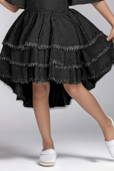 Kız Çocuk Düşük Omuzlu Transparan Yaka Eteği KatKat Dantel İşlemeli Kuyruk Detaylı Siyah Elbise - Resim 4