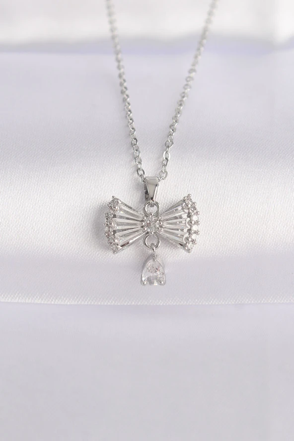 316L Çelik Zincir Gümüş Renk Zirkon Taşlı Kalp Detay Fiyonk Kolye - EBJ240601W24578 ürün görseli