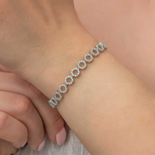 Gümüş Çember Beyaz Taşlı Su Yolu Kadın Bileklik - Resim 3