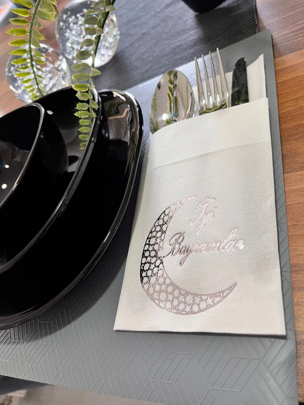 Gümüş Yaldızlı Beyaz İyi Bayramlar Cepli Aır Touch Peçete 12 lı 40x40 ürün görseli 1