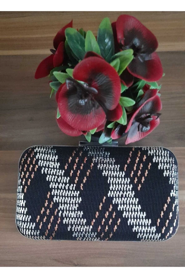 SİYAH KUMAŞ TÜL ÜZERİNE ÖZEL TASARIM EL YAPIMI GÜMÜŞ VE BAKIR TEL KIRMA ABİYE EL VE OMUZ ÇANTASI ürün görseli