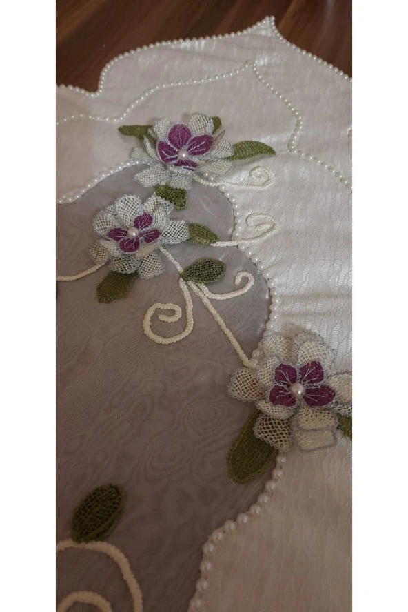 Kırık Beyaz Desenli Deri Üzerine El İşi İğne Oyası Ve Dantel Anglis Yapılarak İşlenmiş Masa Örtüsü - 5