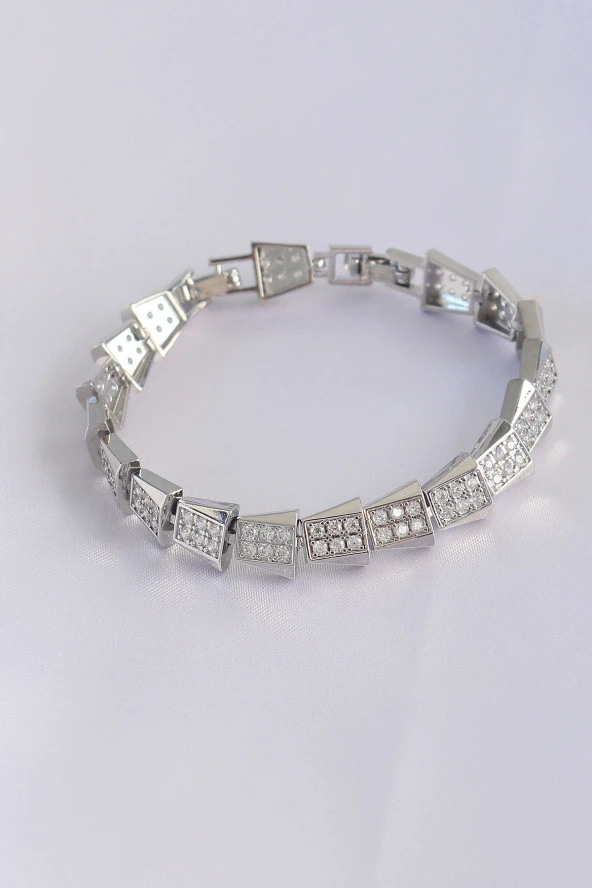 Vip Seri Pirinç Zirkon Taşlı Gümüş Renk Geometrik Bileklik - EBJ240608W24779 ürün görseli