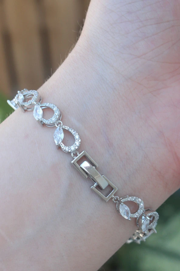 Vip Seri Pirinç Zirkon Taşlı Gümüş Renk Arpa Model Bileklik - EBJ240608W24782 - Resim 2